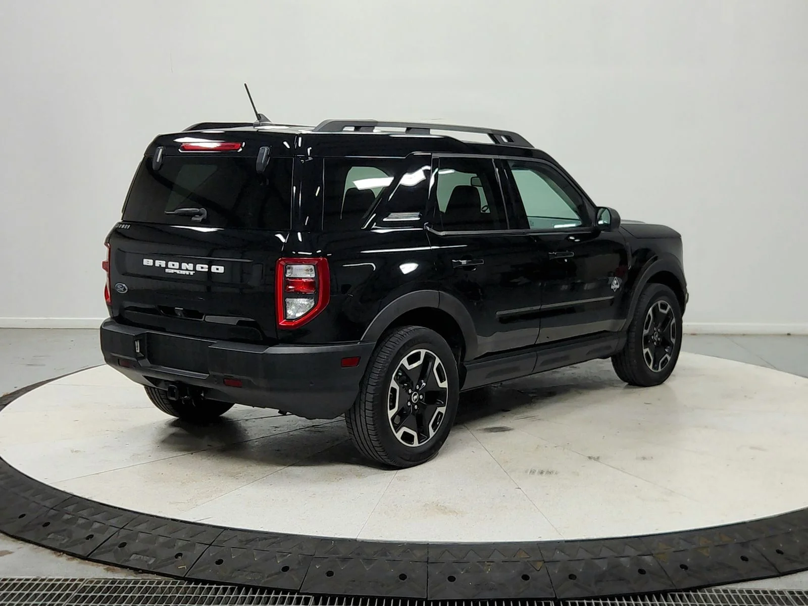 Used 2022 Black Ford Outer Banks image 8