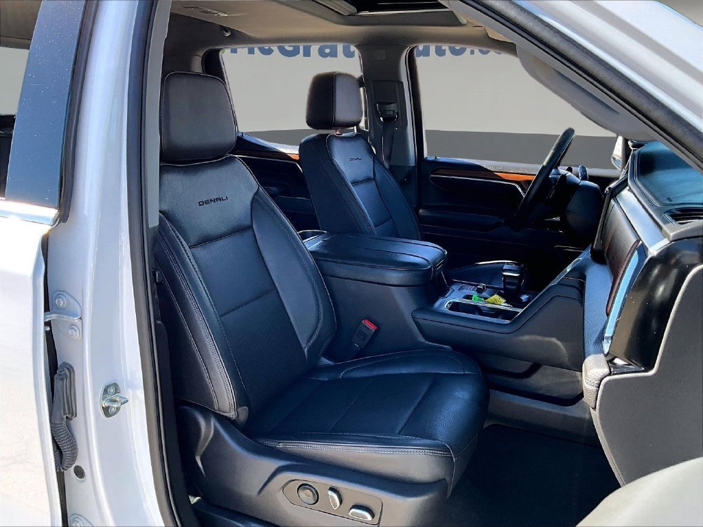Used 2023 White GMC Denali image 32