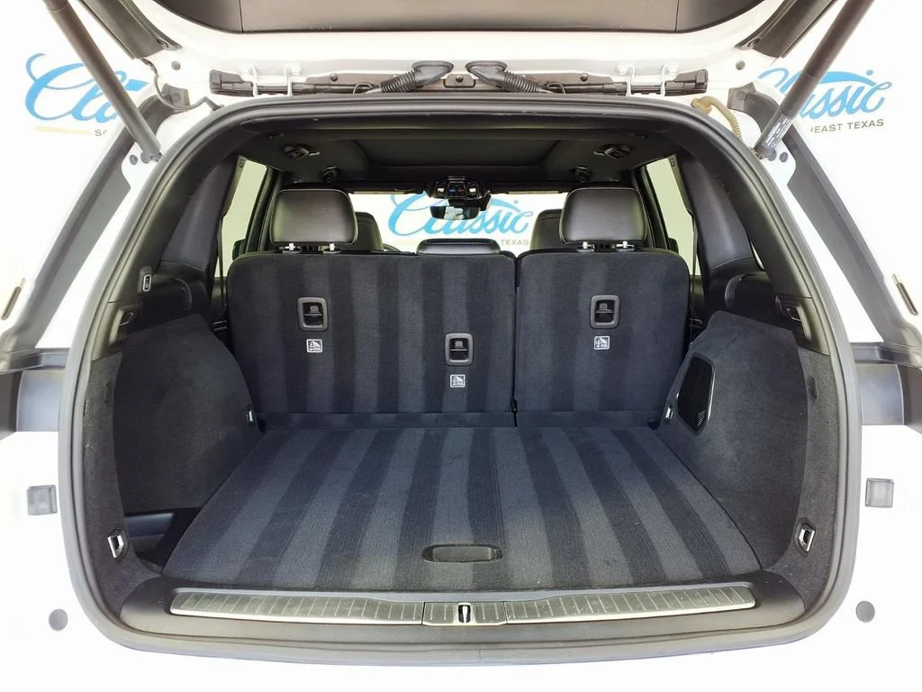 Used 2023 Bright White Cl Jeep Overland image 9