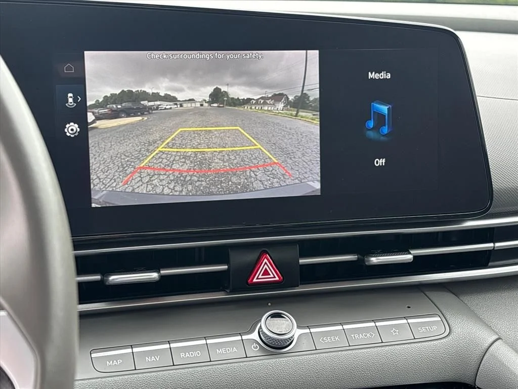 Used 2023 Gray Hyundai SEL image 29