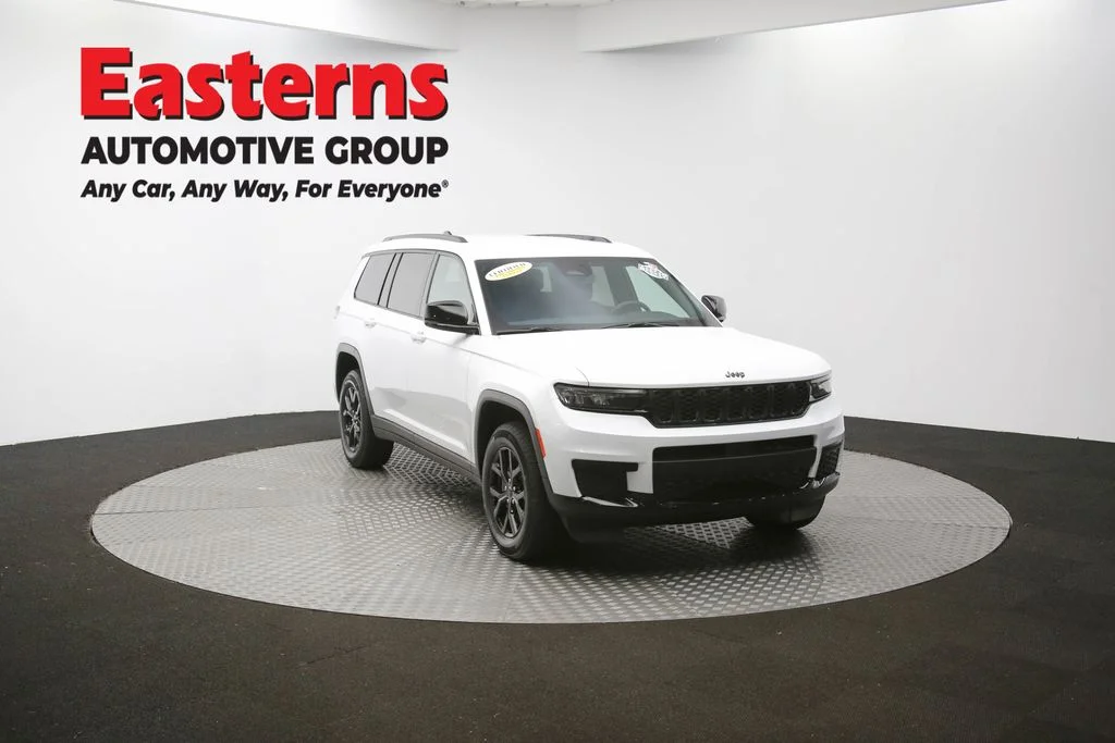 Used 2024 White Jeep Altitude image 53