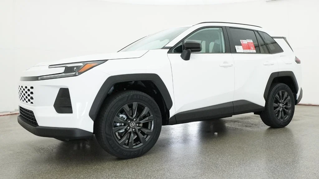 New 2026 Ice Cap Toyota XLE Premium image 6
