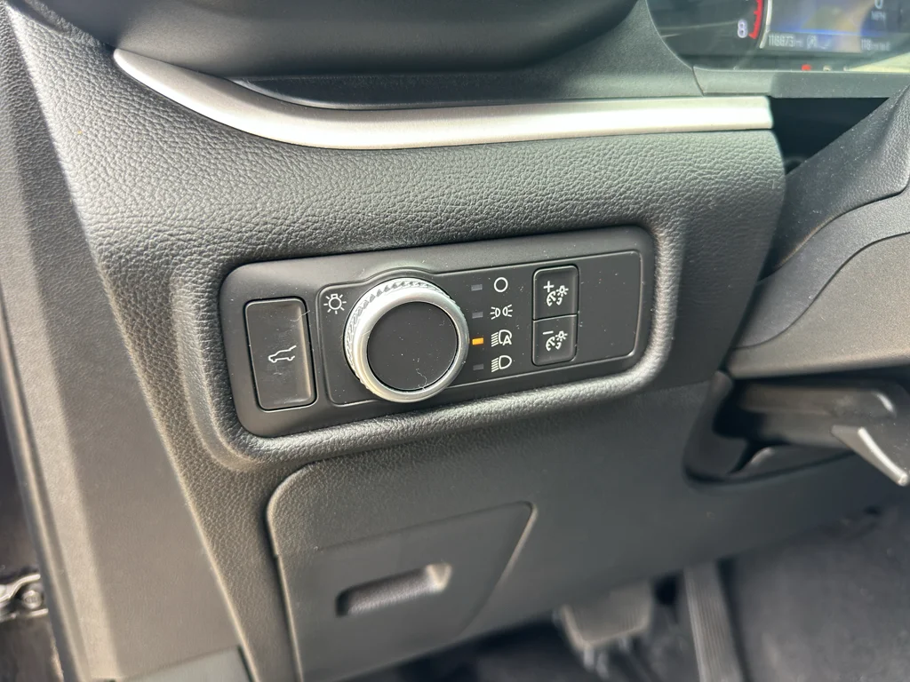 Used 2020 Agate Black Metallic Ford XLT image 29