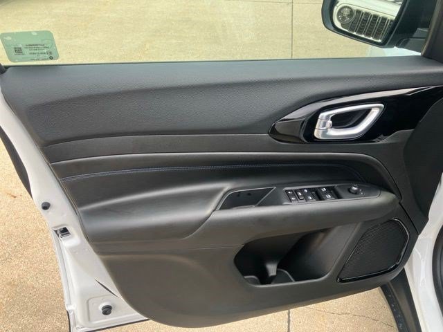 New 2026 Bright White Clear-Coat Exterior Paint Jeep Limited Altitude image 8