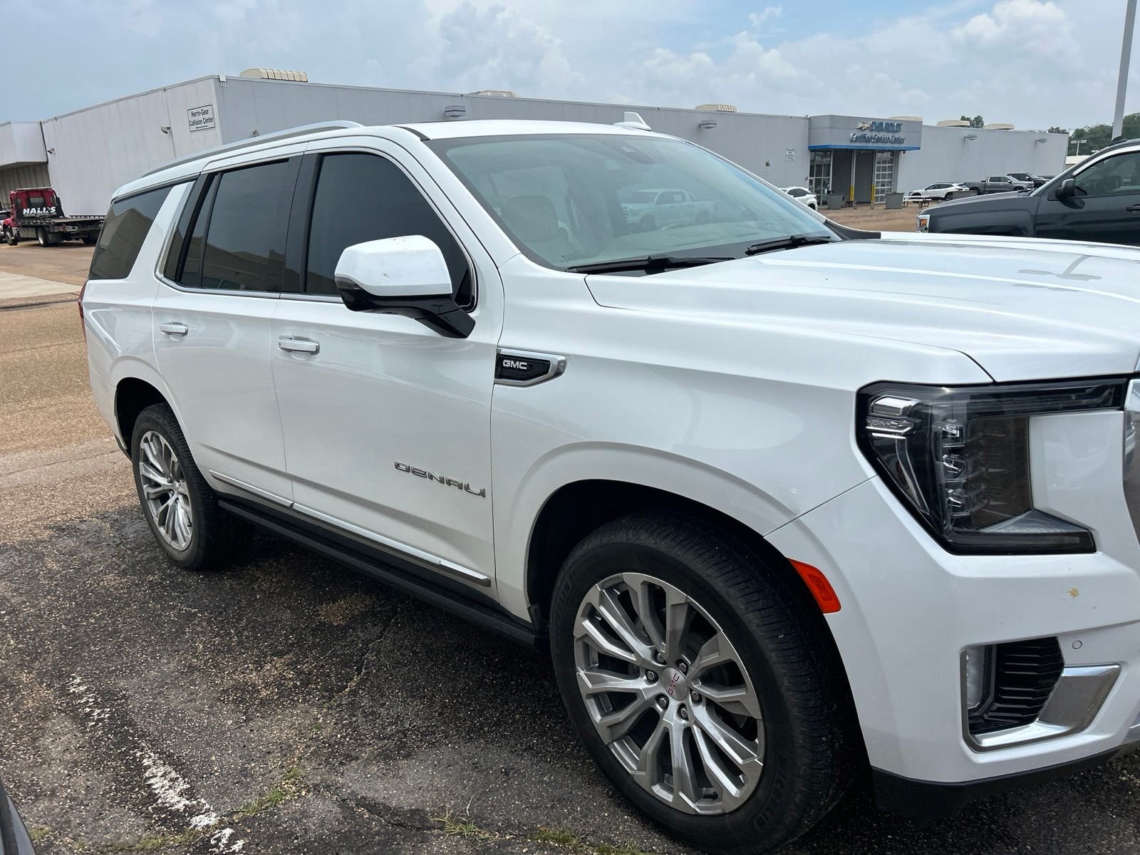 Used 2022 White GMC Denali image 13