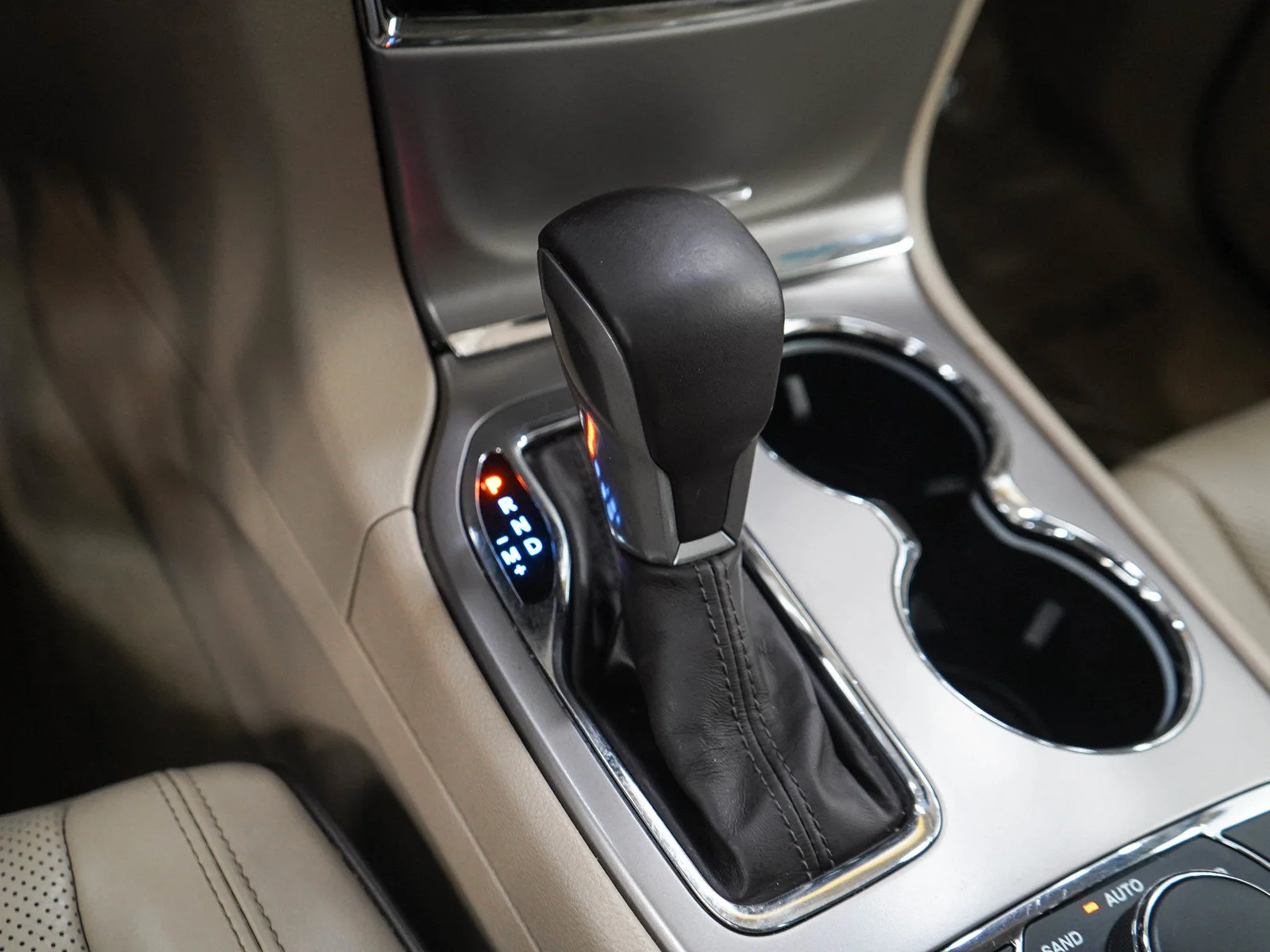 Used 2021 Ivory 3-Coat Jeep Overland image 23