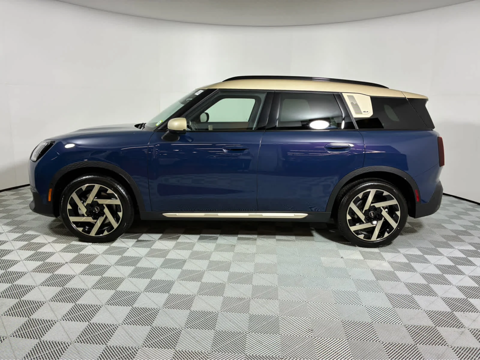 New 2027 Indigo Sunset Blue Metallic MINI Iconic image 6