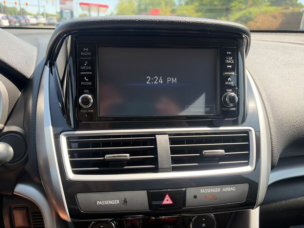 Used 2020 Silver Mitsubishi ES image 18