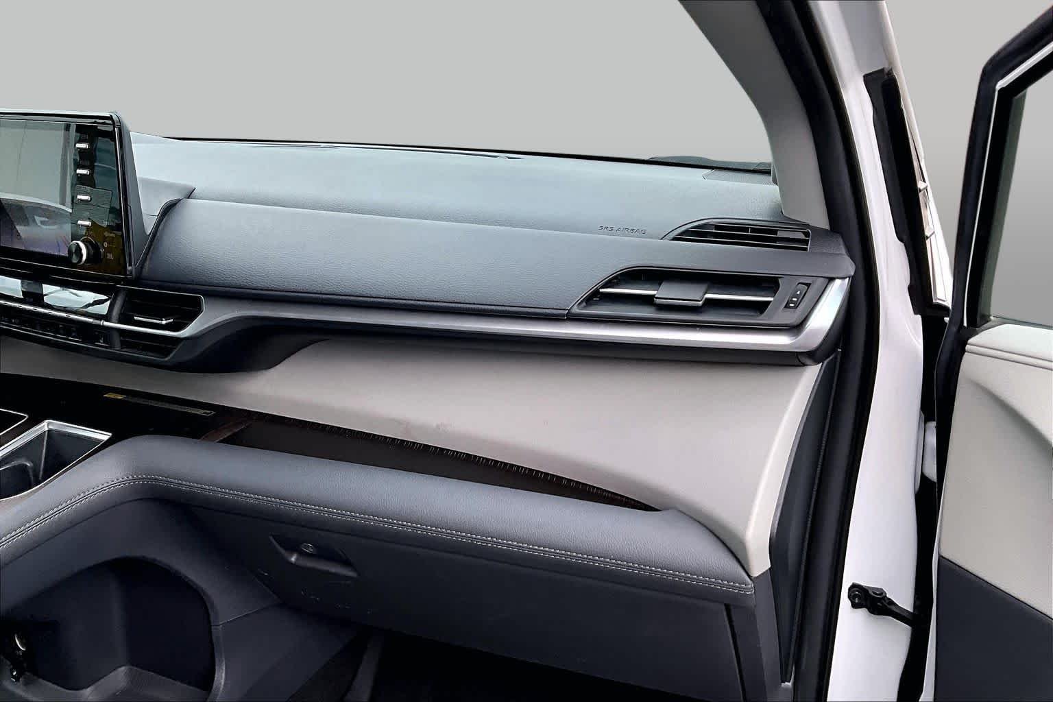 Used 2022 Wind Chill Pearl Toyota XLE image 17