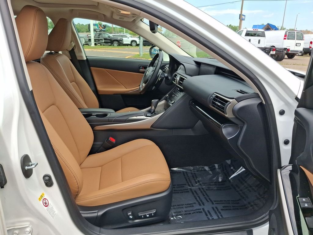 Used 2018 White Lexus 300 image 26