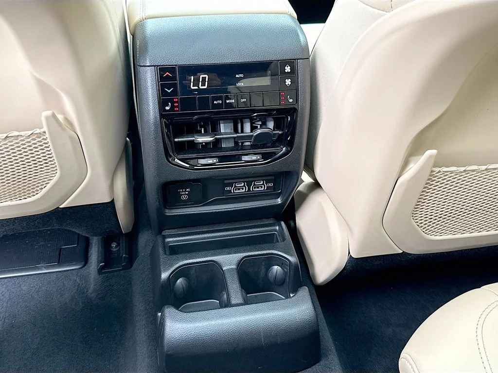 Used 2025 Diamond Black Crystal Pearlcoat Jeep Limited image 26