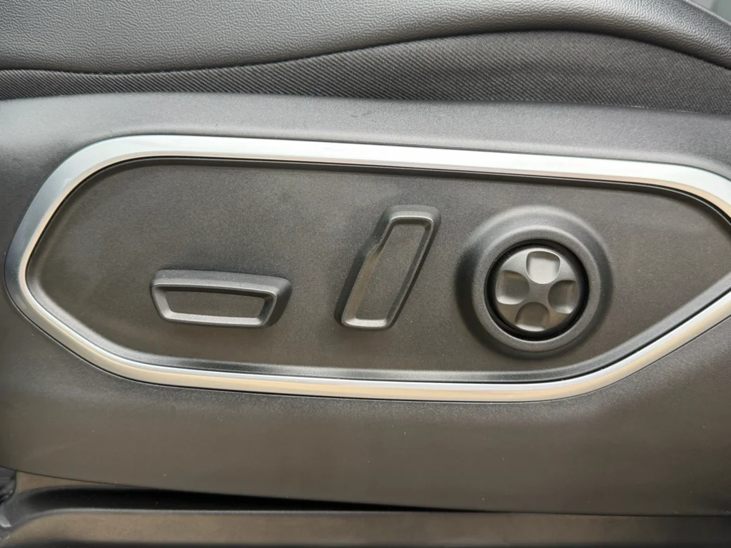 Used 2026 BLACK Jeep Upland image 26