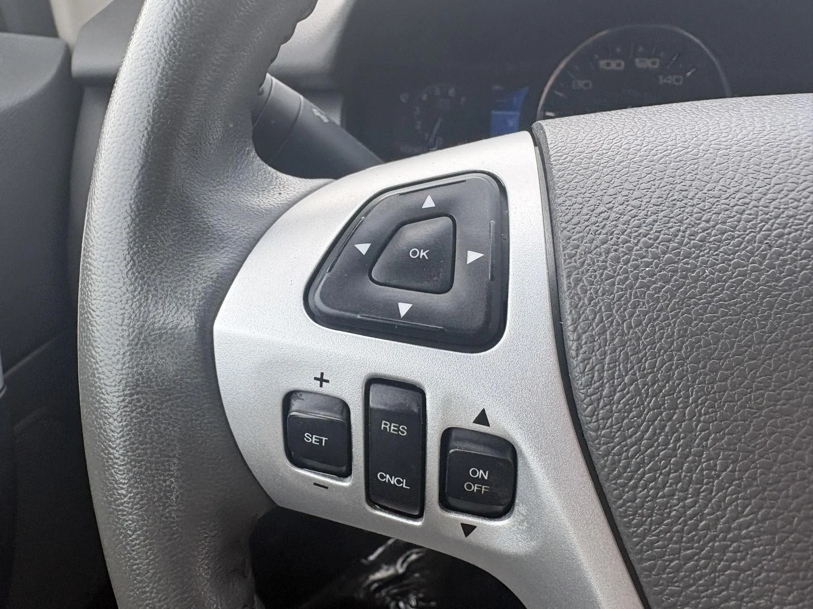 Used 2013 White Ford 4dr SEL AWD image 18