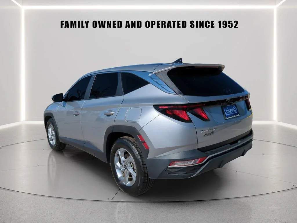 Used 2023 Silver Hyundai SE image 4