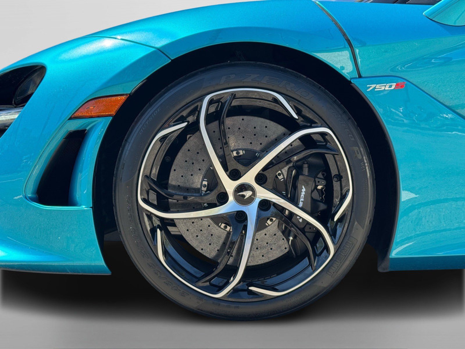 Used 2024 Belize Blue McLaren coupe image 11