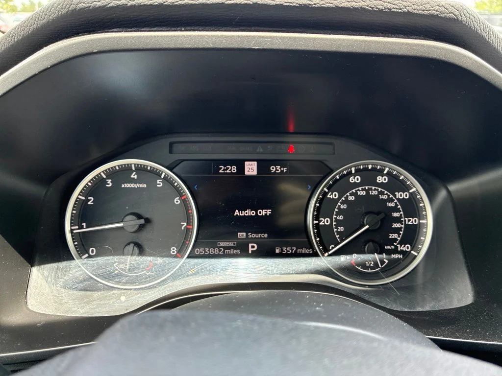 Used 2024 Silver Mitsubishi SE image 14
