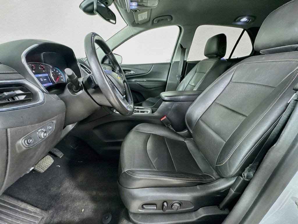 Used 2020 Iridescent Pearl Tricoat Chevrolet Premier image 23