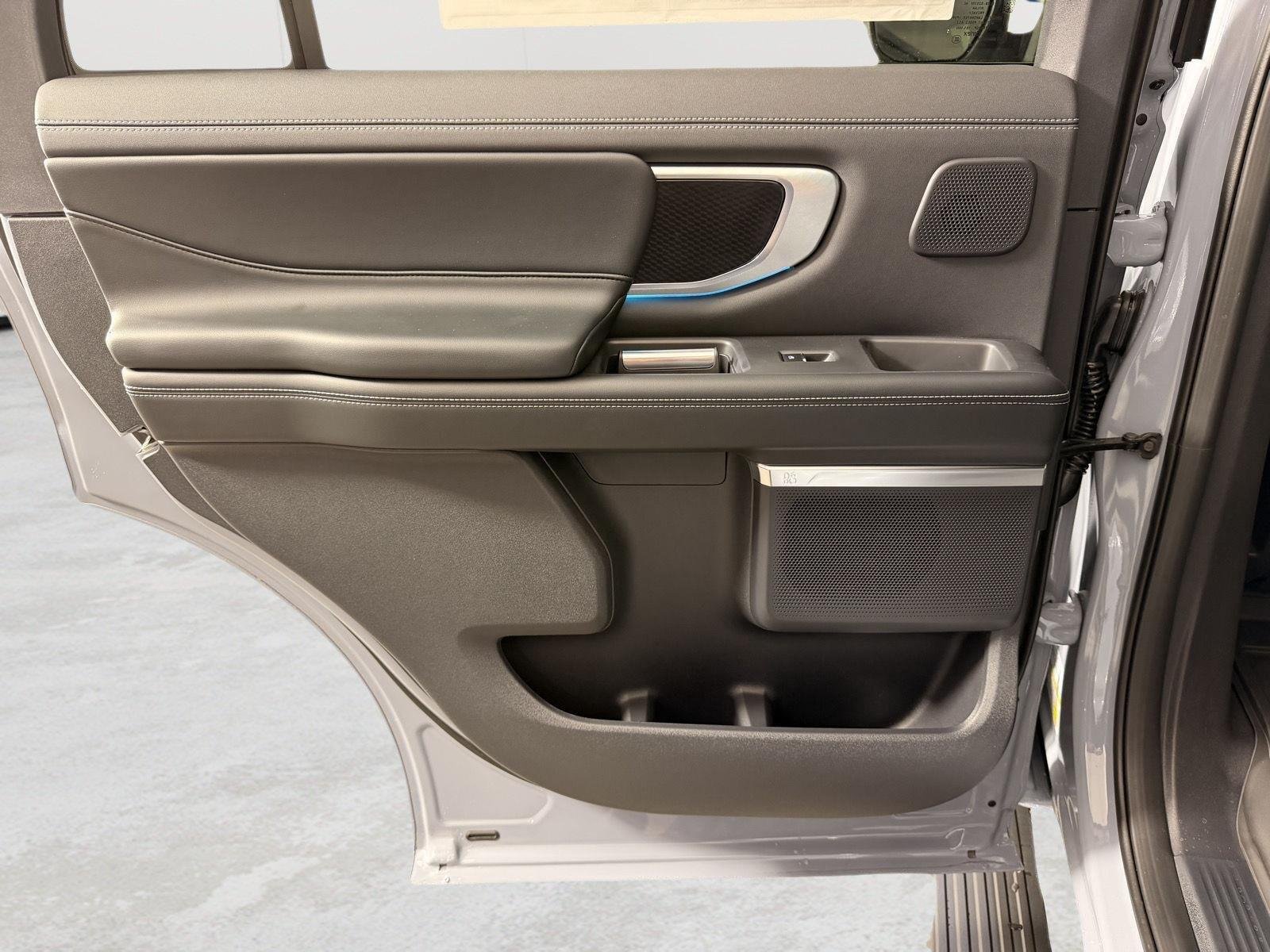 New 2026 Glacier Gray Metallic Tri-Coat Ford Platinum® image 19