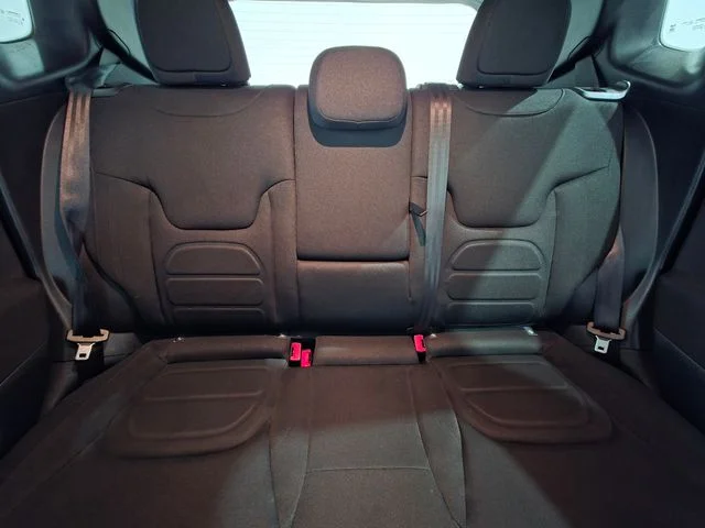 Used 2021 Silver Jeep Latitude image 15