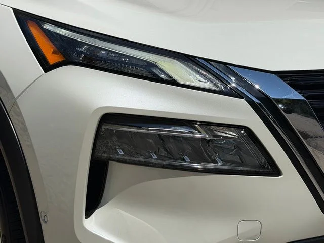 Certified Used 2023 White Nissan SL image 9