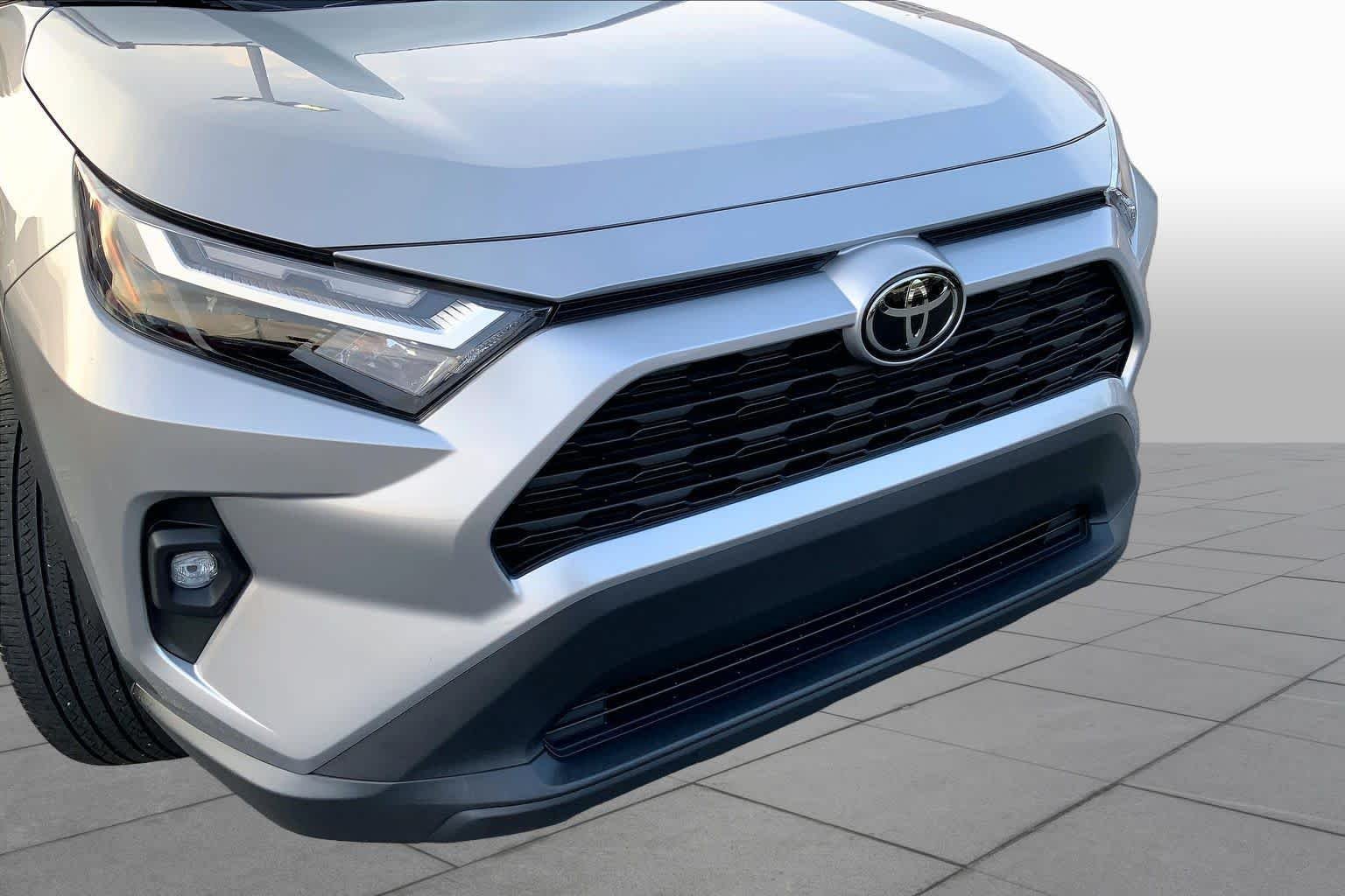 Used 2024 Silver Sky Metallic Toyota XLE Premium image 29