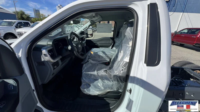 New 2026 Oxford White Ford XL image 9
