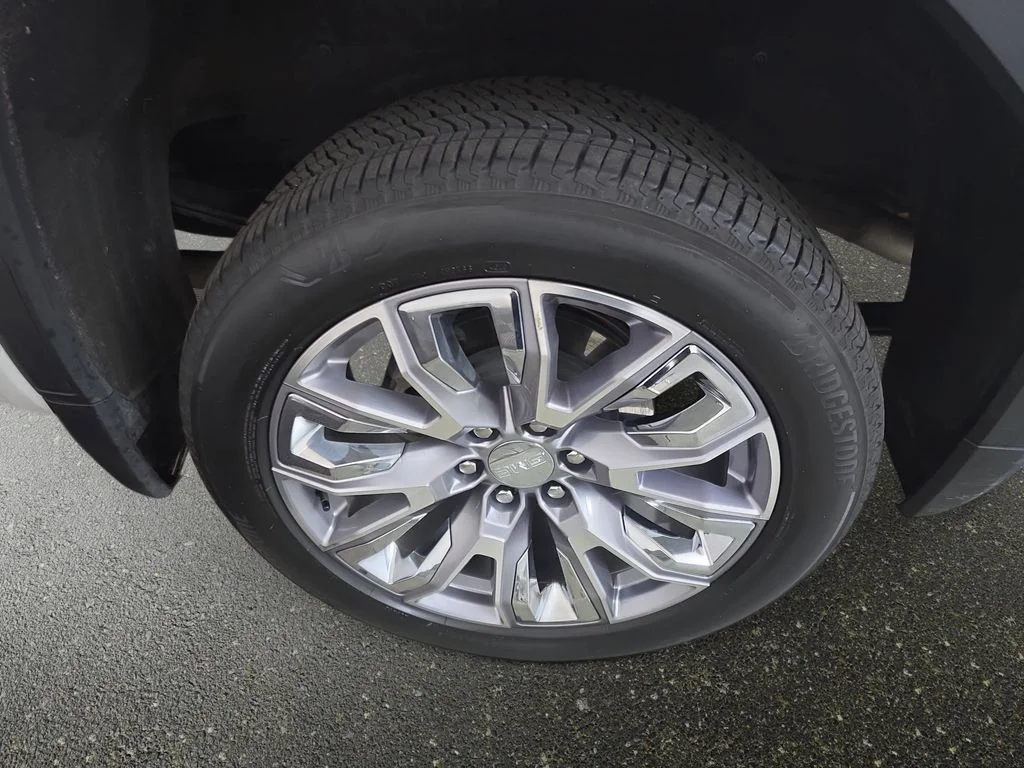 Used 2024 White GMC Denali image 31