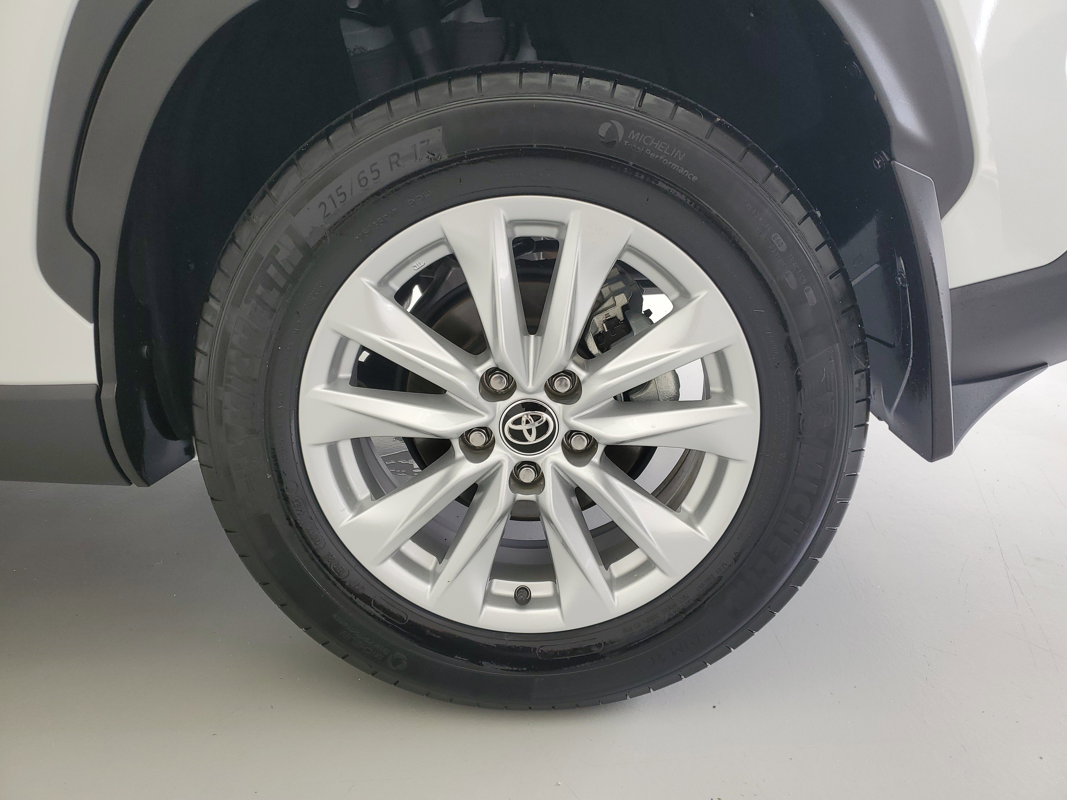 Used 2024 Wind Chill Pearl Toyota LE image 12