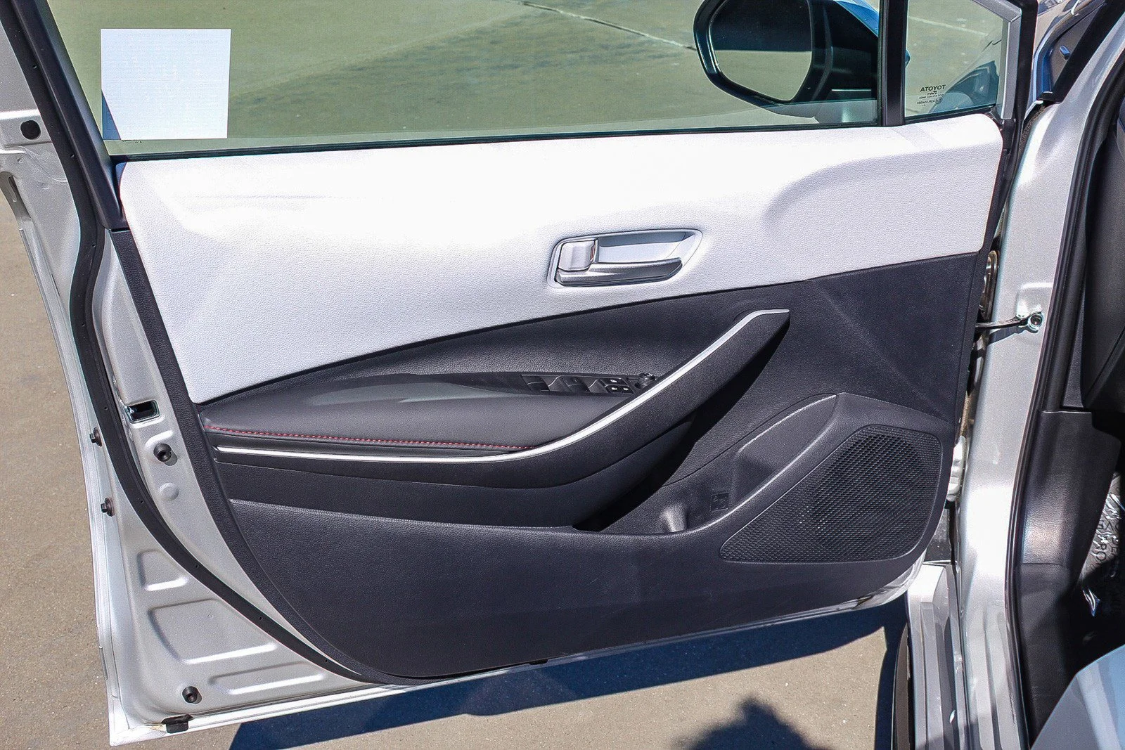 2025 Toyota Corolla SE - Photo 21