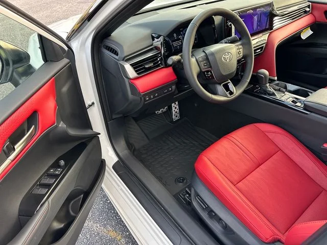 New 2026 Wind Chill Pearl with Midnight Black Metallic roof Toyota XSE image 5