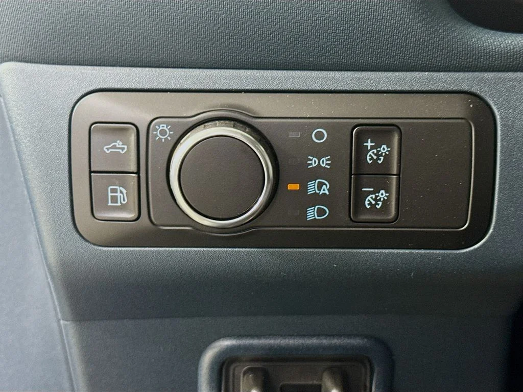 New 2026 Oxford White Ford XLT image 10