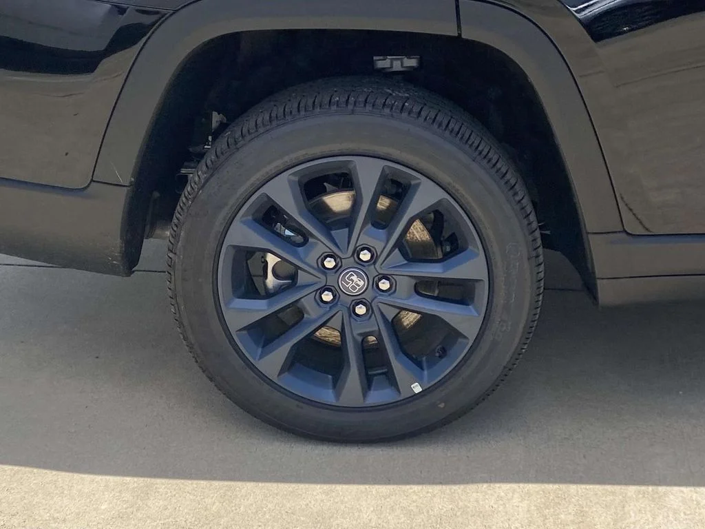 New 2026 Diamond Black Crystal Pearl-Coat Exterior Paint Jeep 85th Anniversary Edition image 7