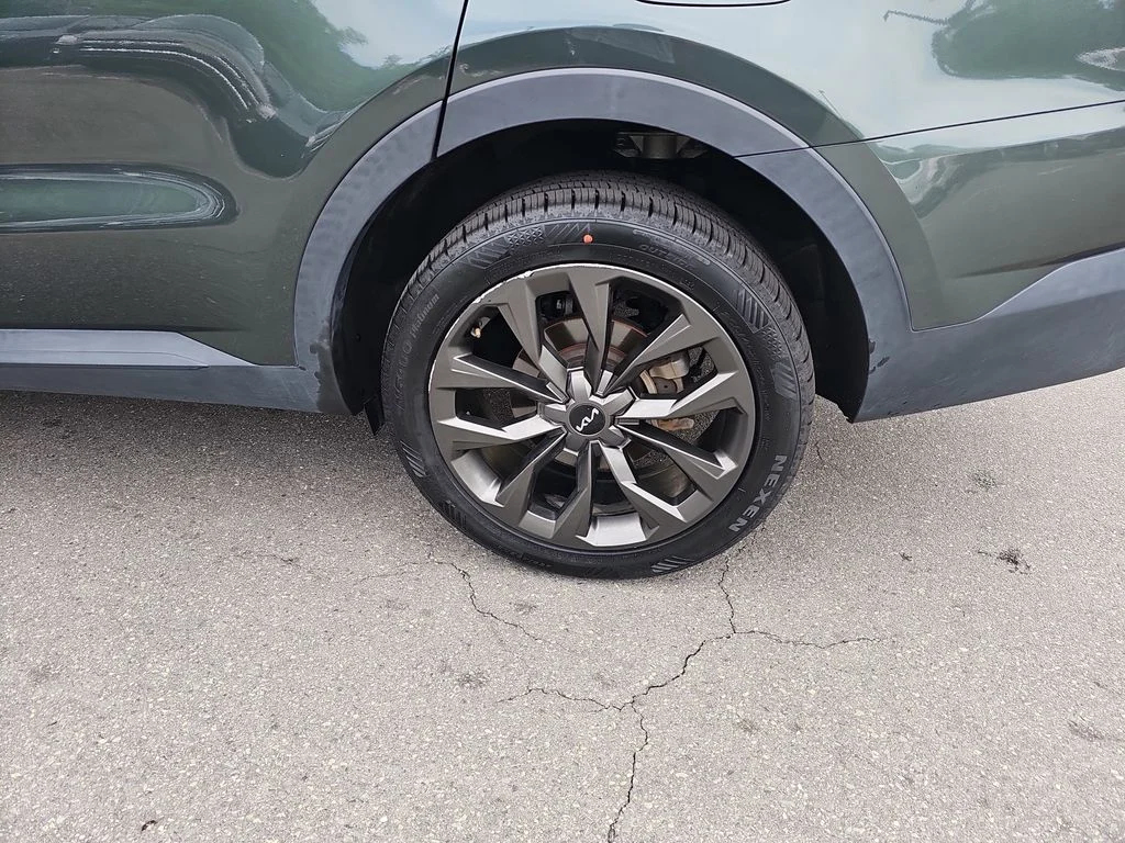 Used 2022 Green Kia X-Line EX image 32
