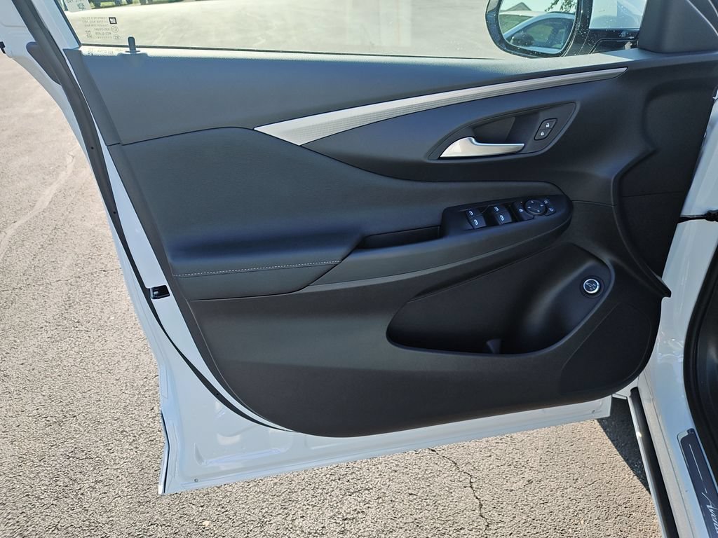 New 2026 White Frost Tricoat Buick Avenir image 12
