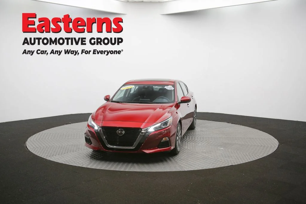 Used 2021 Red Nissan 2.5 SV image 53