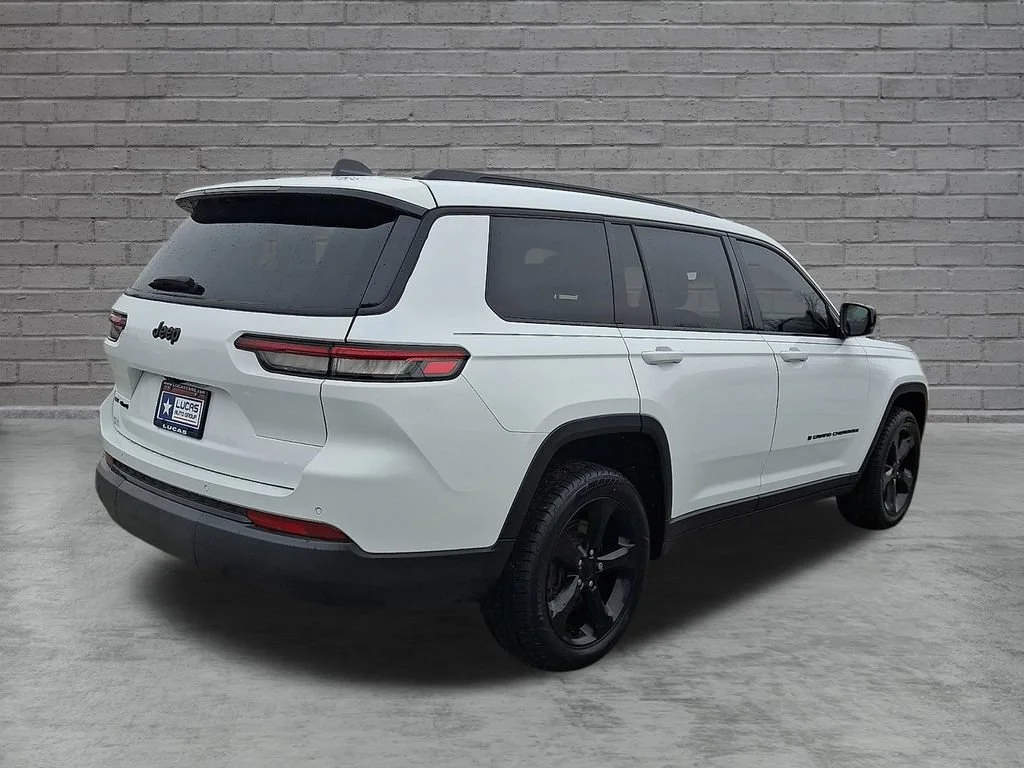 Used 2023 Bright White Clearcoat Jeep Altitude image 12