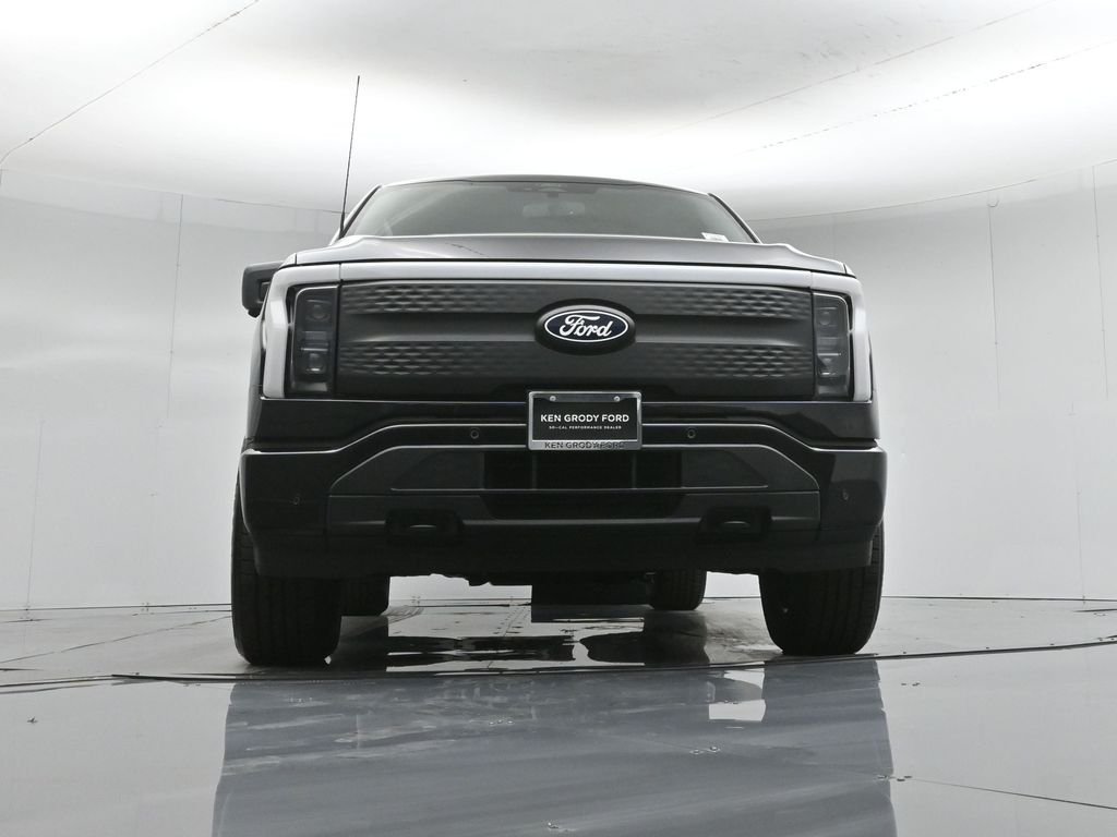 2025 Ford F-150 Lightning Flash - Photo 46