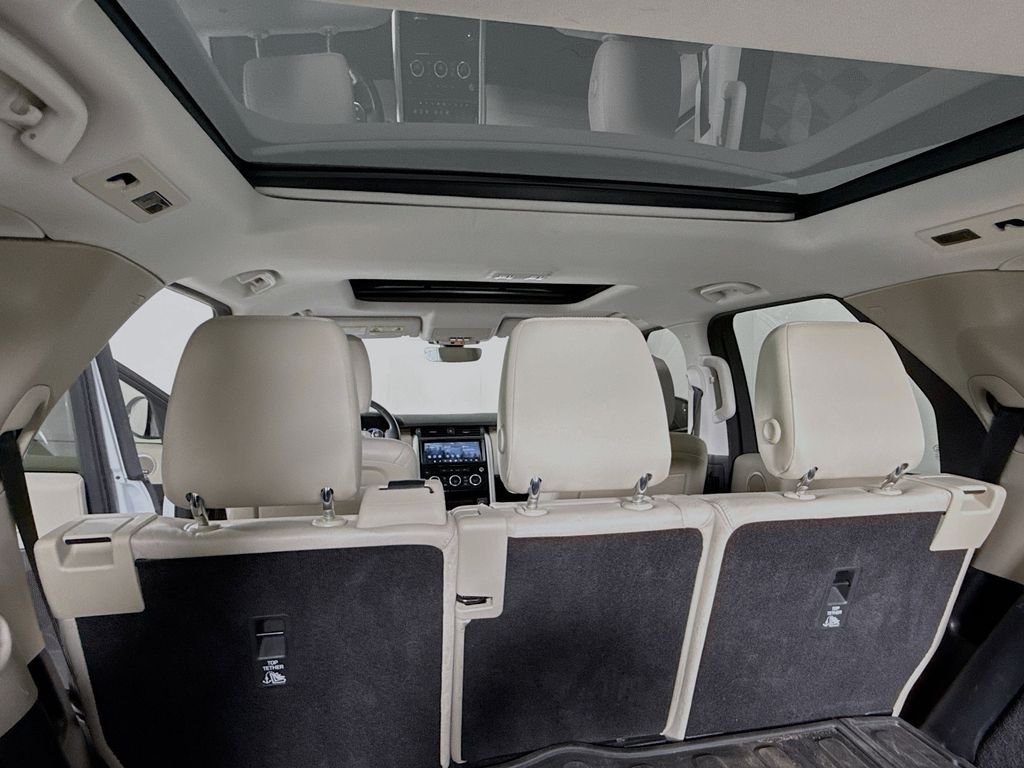 Used 2018 White Land Rover HSE image 28