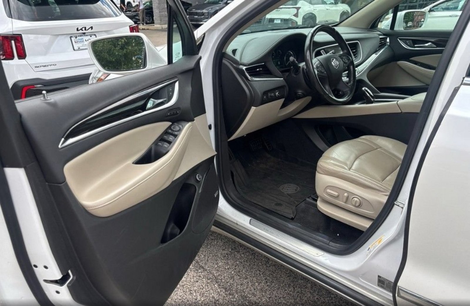 Used 2018 White Frost Tricoat Buick Premium image 11
