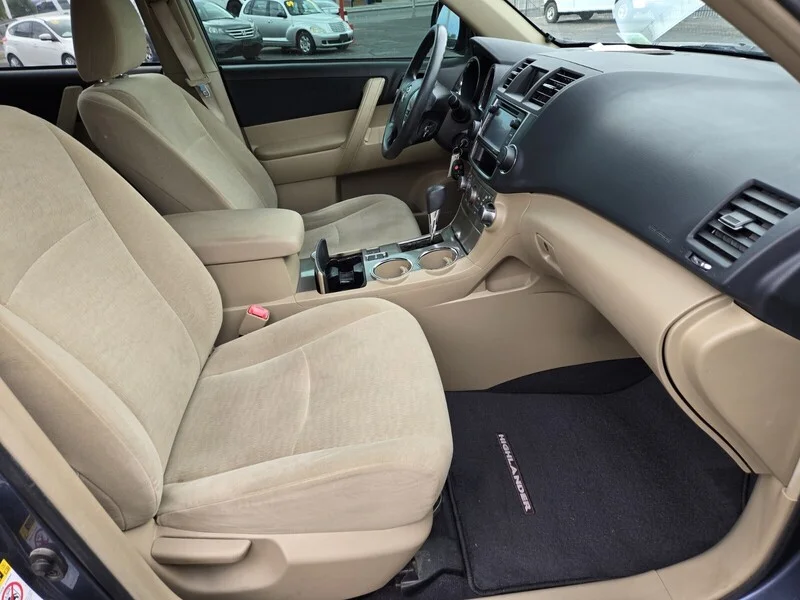 Used 2013 SHORELINE BLUE Toyota Plus image 13
