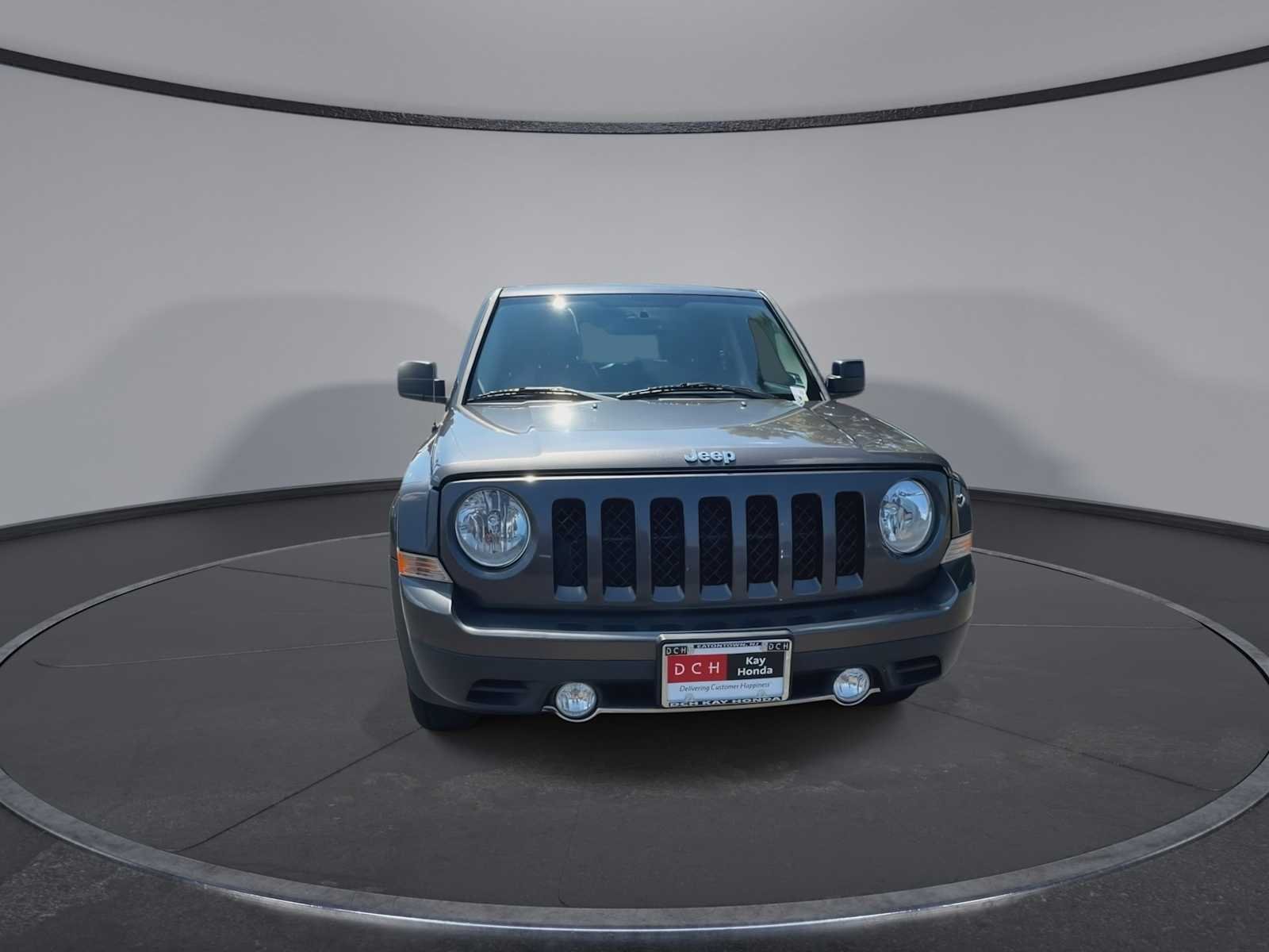 Used 2016 Granite Crystal Metallic Clearcoat Jeep High Altitude Edition image 3