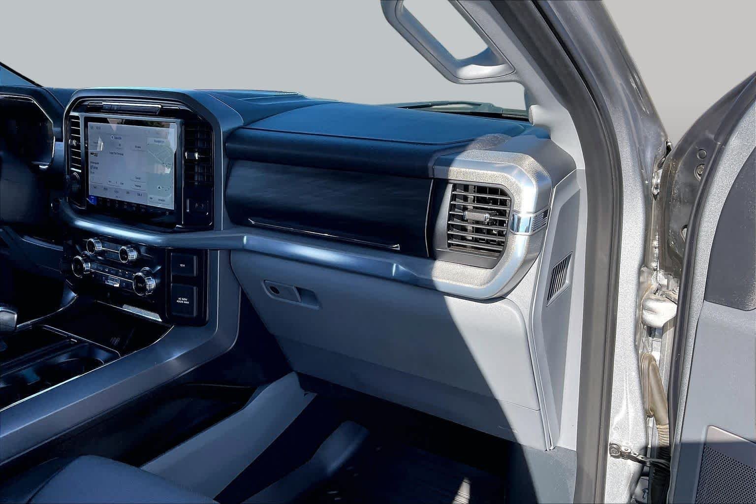 Used 2025 Carbonized Gray Metallic Ford LARIAT image 17