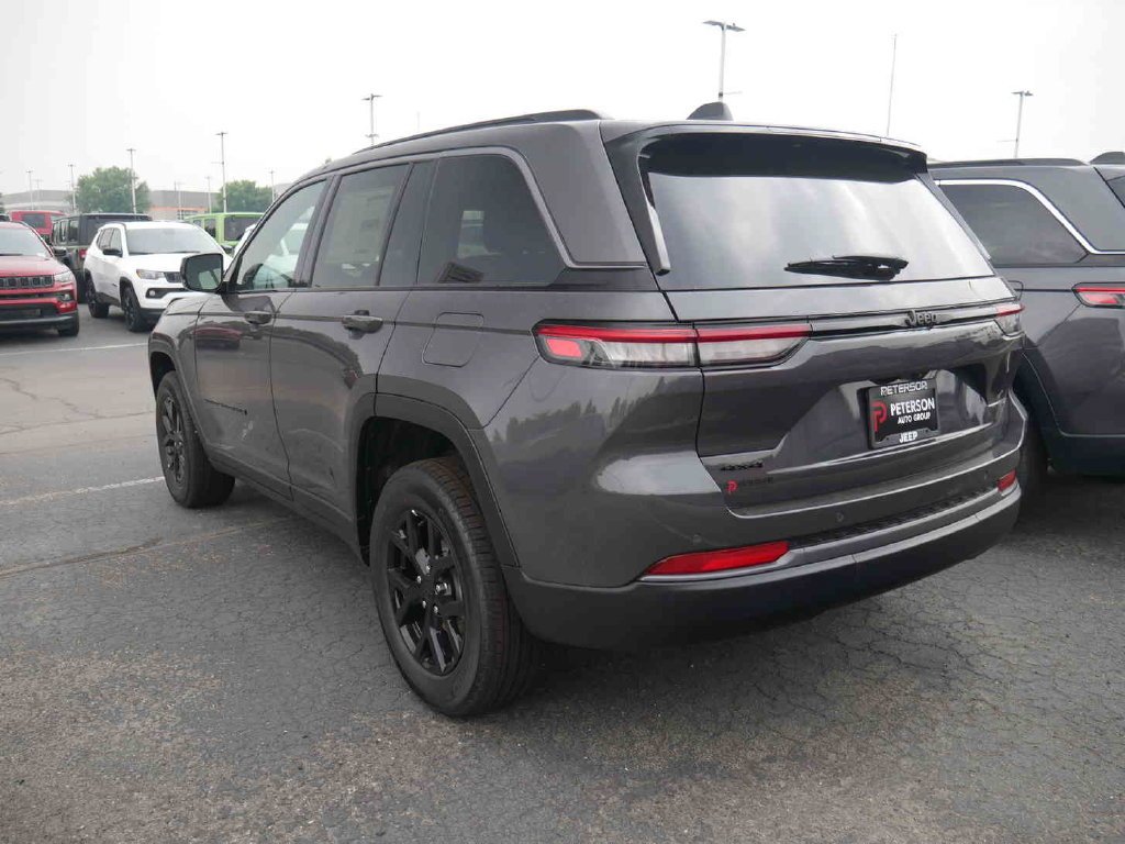 New 2026 Baltic Gray Metallic Clear-Coat Exterior Paint Jeep Laredo image 16