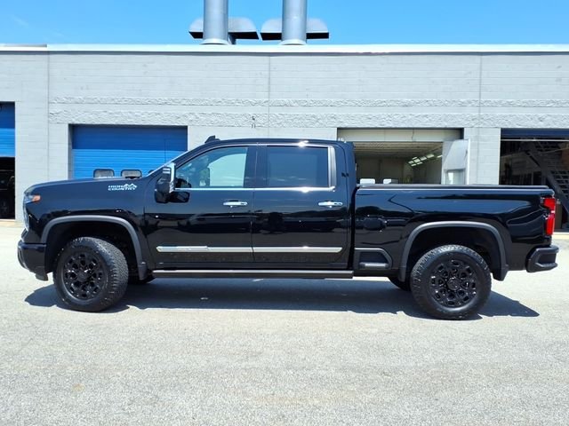 Used 2024 Black Chevrolet High Country image 2