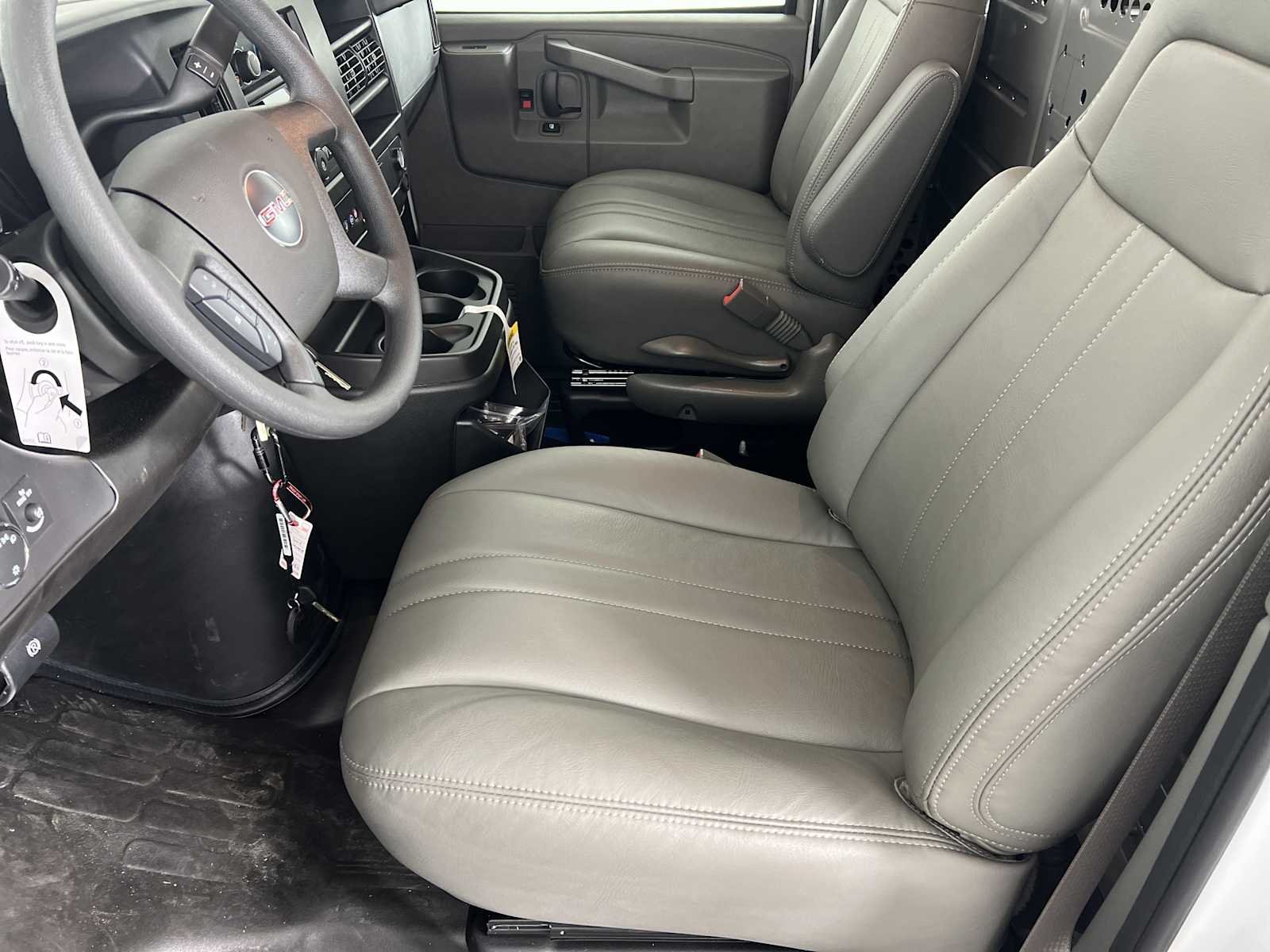 2025 GMC Savana Cargo Work Van - Photo 7