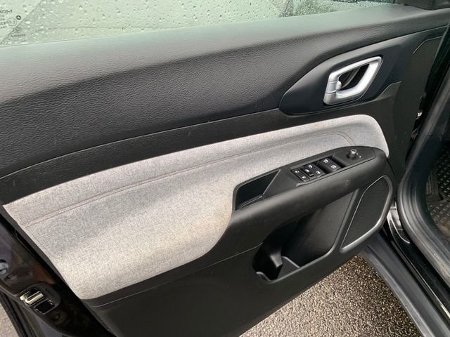 Used 2022 Black Jeep Latitude Lux image 19