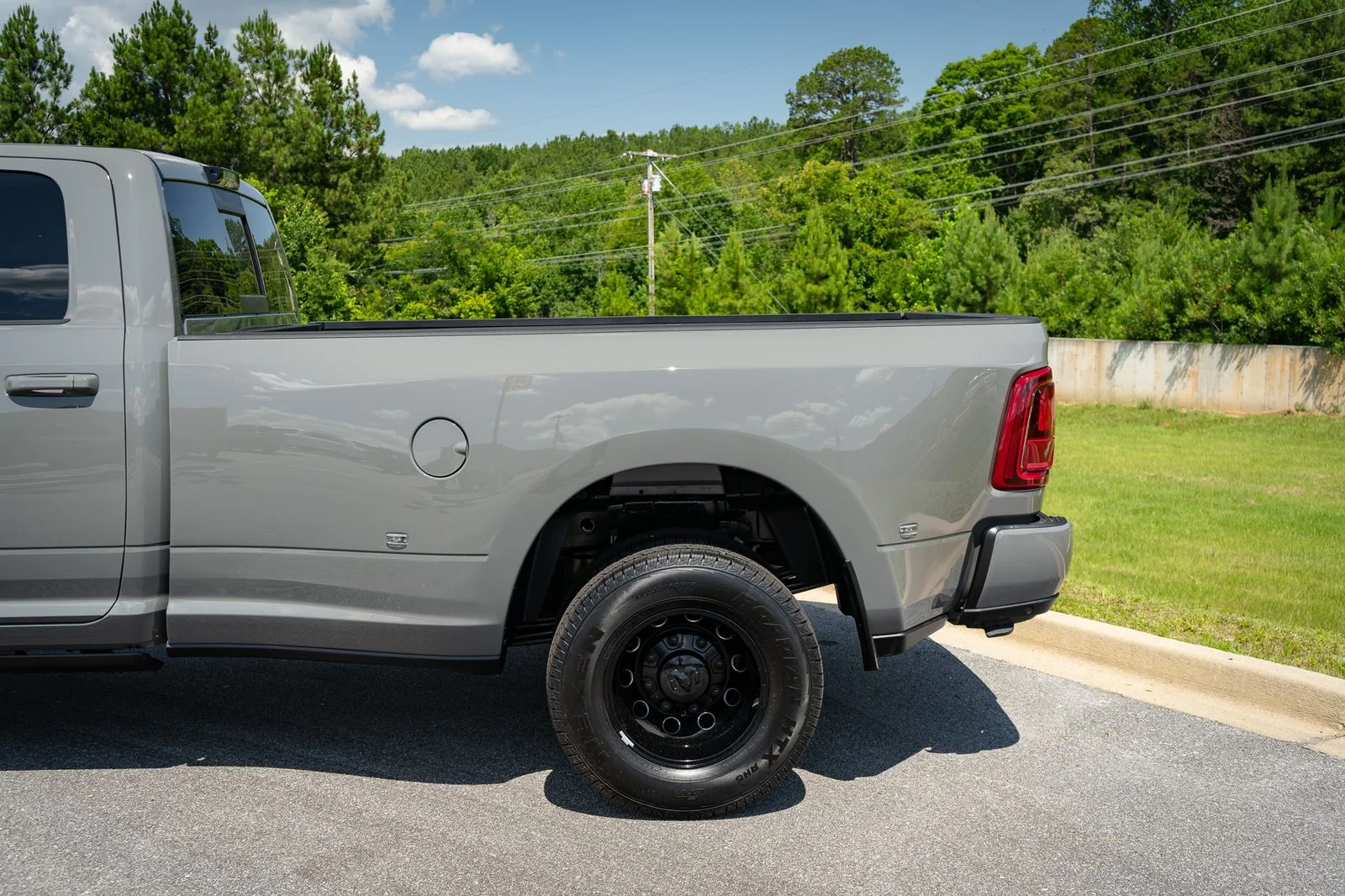 New 2026 Ceramic Gray Clear-Coat Exterior Paint RAM Laramie image 13