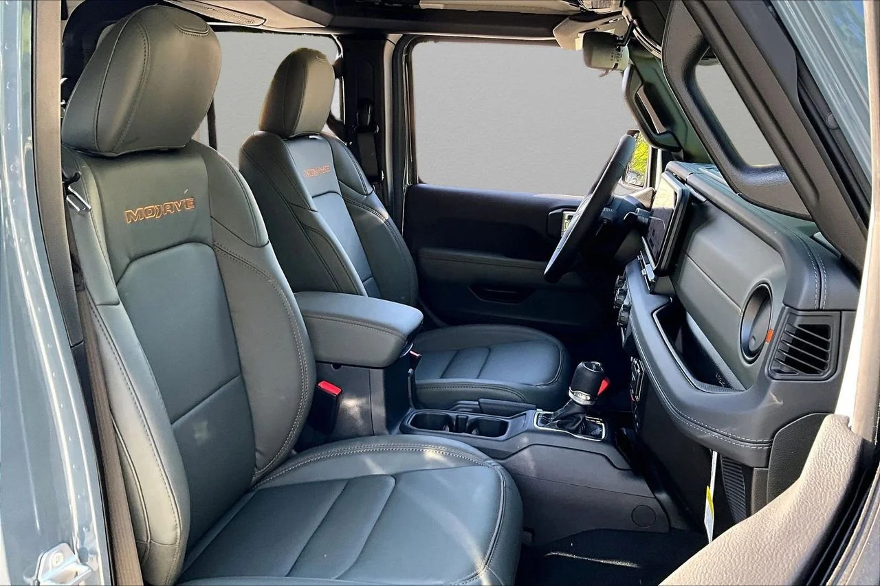 New 2026 Anvil Clear-Coat Exterior Paint Jeep Mojave image 18