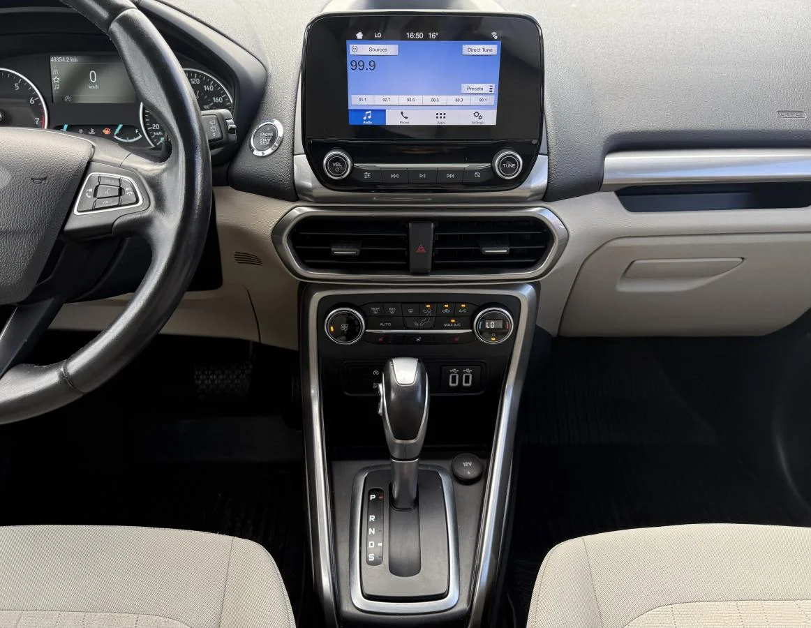 Used 2018 Blue Ford SE image 21