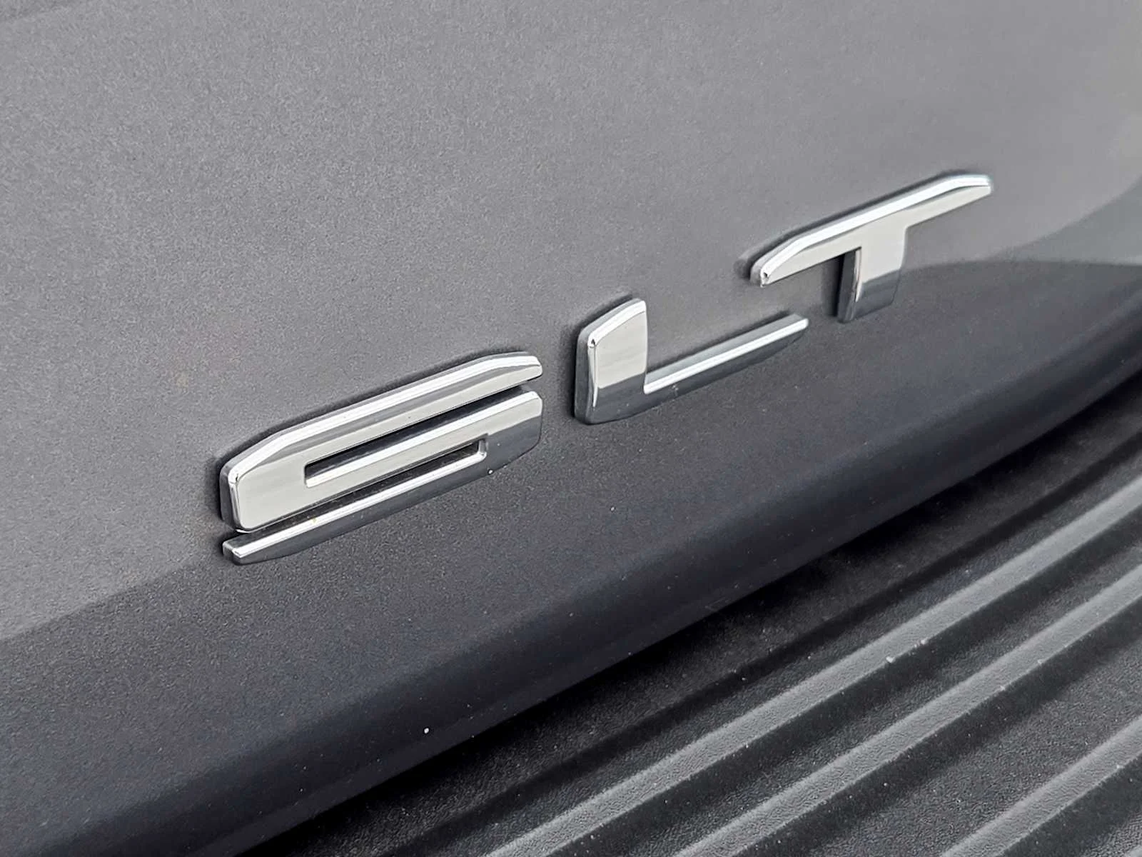 Certified Used 2021 SATIN STEEL METALLIC GMC SLT image 11